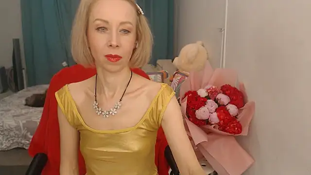 LuxuryNika online show from February 3, 2025, 2:13 pm