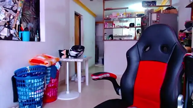 Snapshot of Lion_Grrr chatting on November 9, 2025, 2:37 pm Lion Grrr online show from November 9, 2025, 2:37 pm