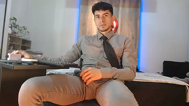 Snapshot of Andrew_4_ chatting on October 7, 2025, 3:04 am Andrew 4  online show from October 7, 2025, 3:04 am