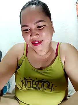 XXLorie 02 online show from October 25, 2025, 11:07 am