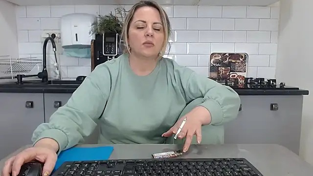 erikaerika online show from January 19, 2025, 1:12 pm