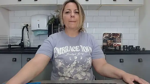 erikaerika online show from January 20, 2025, 9:46 am