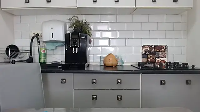 erikaerika online show from January 30, 2025, 10:08 am