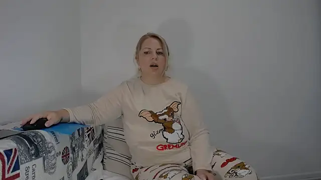 erikaerika online show from September 28, 2025, 5:57 am