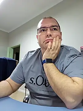 Snapshot of Andrew1900529 chatting on January 21, 2025, 6:00 am Andrew1900529 online show from January 21, 2025, 6:00 am