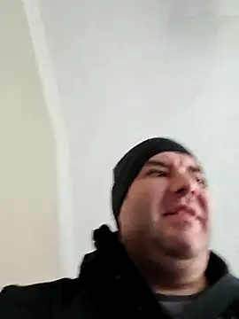 Snapshot of Andrew1900529 chatting on February 14, 2025, 1:51 pm Andrew1900529 online show from February 14, 2025, 1:51 pm