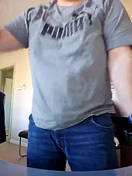 Snapshot of Andrew1900529 chatting on February 21, 2025, 1:22 pm Andrew1900529 online show from February 21, 2025, 1:22 pm