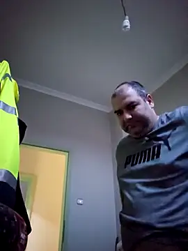 Snapshot of Andrew1900529 chatting on December 17, 2025, 6:19 am Andrew1900529 online show from December 17, 2025, 6:19 am