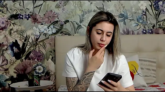 Snapshot of RoseDiamond06 chatting on January 24, 2025, 4:39 pm RoseDiamond06 online show from January 24, 2025, 4:39 pm