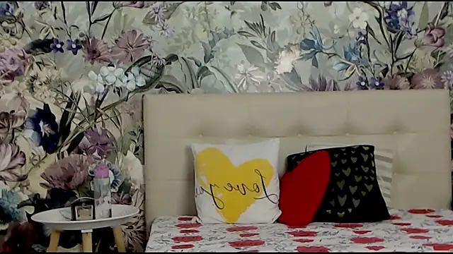 Snapshot of RoseDiamond06 chatting on January 25, 2025, 10:40 am RoseDiamond06 online show from January 25, 2025, 10:40 am