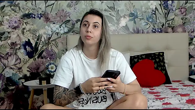 Snapshot of RoseDiamond06 chatting on January 29, 2025, 6:28 pm RoseDiamond06 online show from January 29, 2025, 6:28 pm