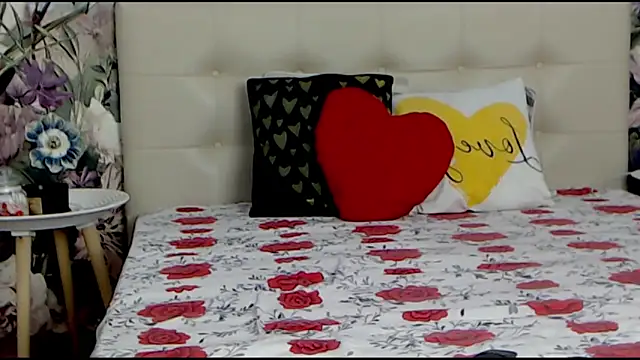 Snapshot of RoseDiamond06 chatting on January 31, 2025, 7:08 pm RoseDiamond06 online show from January 31, 2025, 7:08 pm