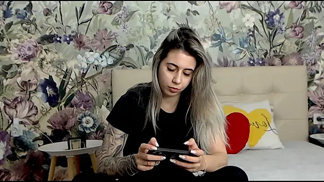 Snapshot of RoseDiamond06 chatting on February 11, 2025, 3:40 pm RoseDiamond06 online show from February 11, 2025, 3:40 pm