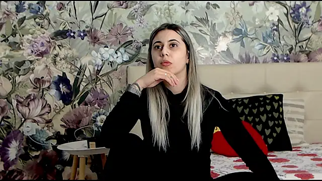 Snapshot of RoseDiamond06 chatting on February 19, 2025, 7:16 pm RoseDiamond06 online show from February 19, 2025, 7:16 pm