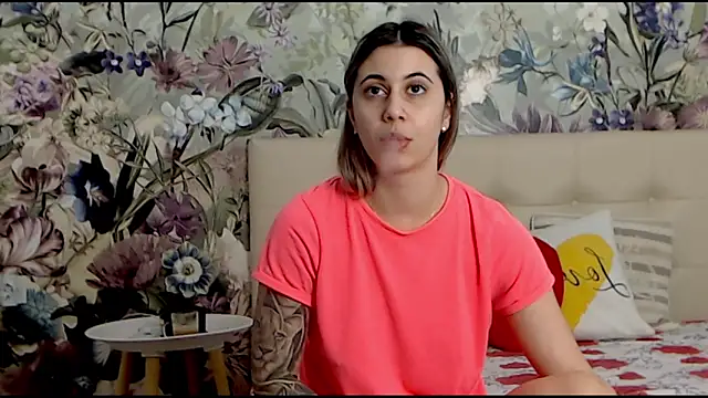 Snapshot of RoseDiamond06 chatting on February 22, 2025, 12:40 pm RoseDiamond06 online show from February 22, 2025, 12:40 pm