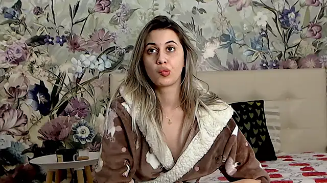 Snapshot of RoseDiamond06 chatting on March 19, 2025, 7:06 pm RoseDiamond06 online show from March 19, 2025, 7:06 pm