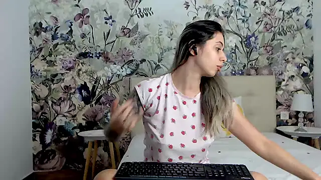 Snapshot of RoseDiamond06 chatting on September 26, 2025, 8:57 pm RoseDiamond06 online show from September 26, 2025, 8:57 pm