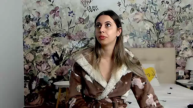 Snapshot of RoseDiamond06 chatting on October 2, 2025, 12:23 pm RoseDiamond06 online show from October 2, 2025, 12:23 pm