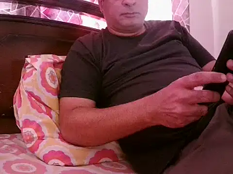 Snapshot of desipapaxxx chatting on February 18, 2025, 7:32 am desipapaxxx online show from February 18, 2025, 7:32 am