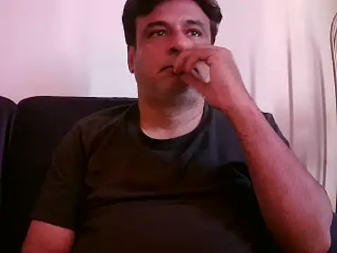 Snapshot of desipapaxxx chatting on March 4, 2025, 10:46 am desipapaxxx online show from March 4, 2025, 10:46 am