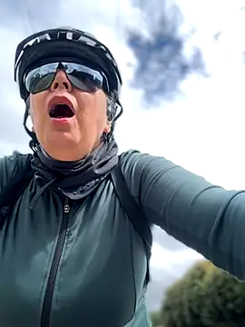 emma tour online show from November 14, 2025, 2:38 pm