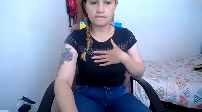 Mia davis01 online show from January 21, 2025, 1:22 pm