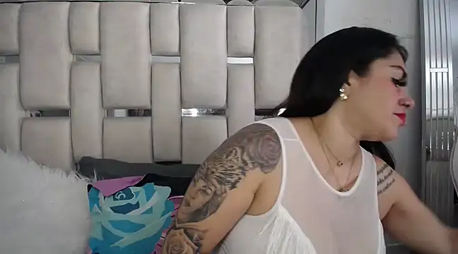 Snapshot of chelaqueen_ chatting on February 12, 2025, 6:30 pm chelaqueen online show from February 12, 2025, 6:30 pm