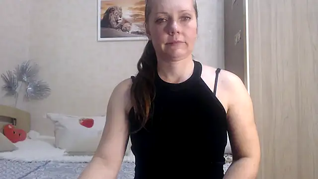 Snapshot of SheLion chatting on December 14, 2024, 4:31 pm SheLion online show from December 14, 2024, 4:31 pm