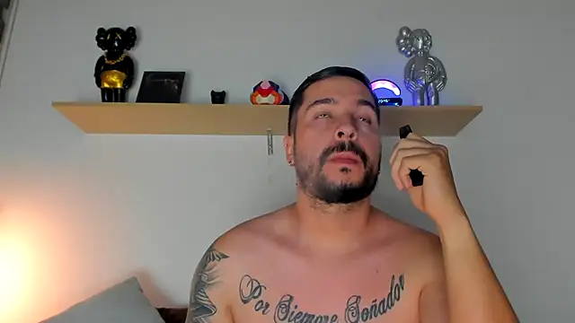 camilo restrepo21 online show from February 9, 2025, 1:44 am