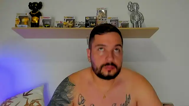 camilo restrepo21 online show from November 22, 2025, 1:26 am