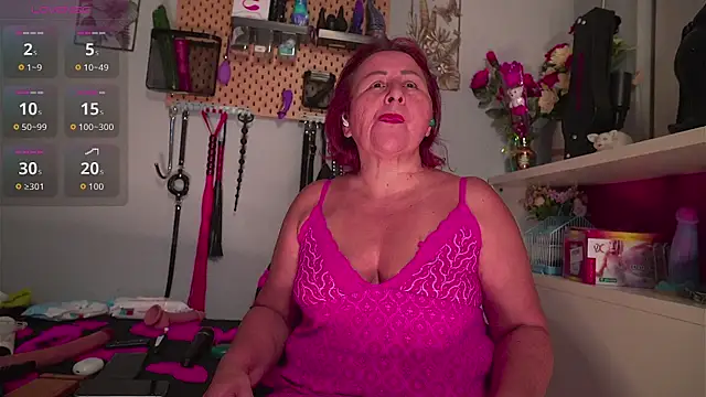 barbarah  online show from October 6, 2025, 6:27 pm