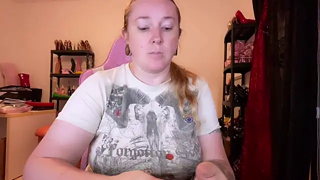 Snapshot of kisicaxx chatting on October 29, 2025, 5:58 pm kisicaxx online show from October 29, 2025, 5:58 pm