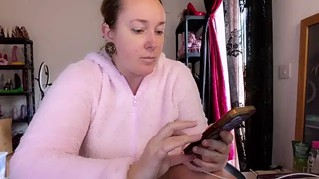 kisicaxx online show from November 13, 2025, 6:23 am