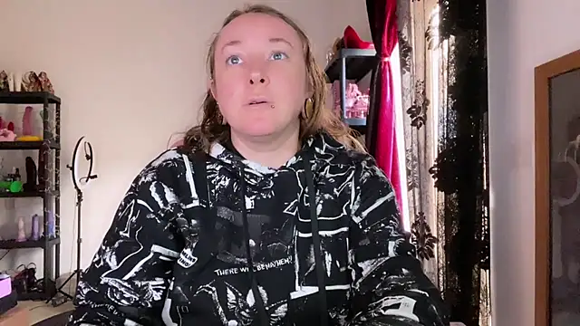 Snapshot of kisicaxx chatting on December 17, 2025, 2:01 pm kisicaxx online show from December 17, 2025, 2:01 pm