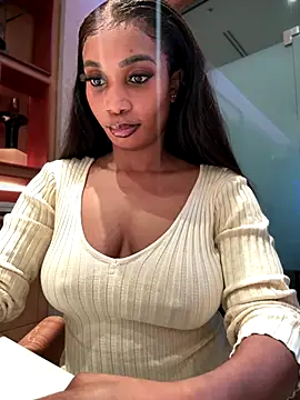 Snapshot of __Nessa__ chatting on November 30, 2025, 1:15 pm Nessa online show from November 30, 2025, 1:15 pm