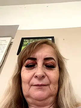Snapshot of Irina2909@xh chatting on October 9, 2025, 10:35 am Irina2909xh online show from October 9, 2025, 10:35 am