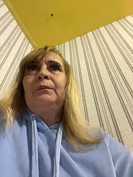Snapshot of Irina2909@xh chatting on October 20, 2025, 1:22 pm Irina2909xh online show from October 20, 2025, 1:22 pm