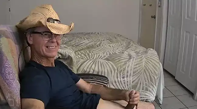 nakeedcowboi65 online show from February 5, 2025, 6:37 pm