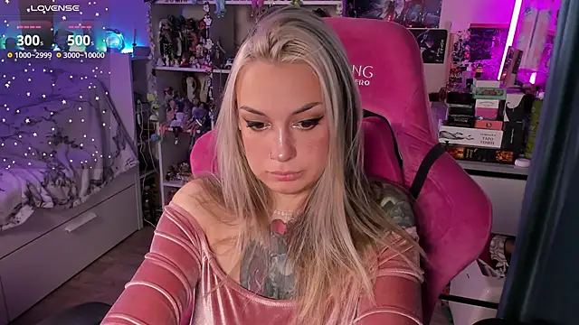 ChloeKohaku online show from November 1, 2025, 5:31 am