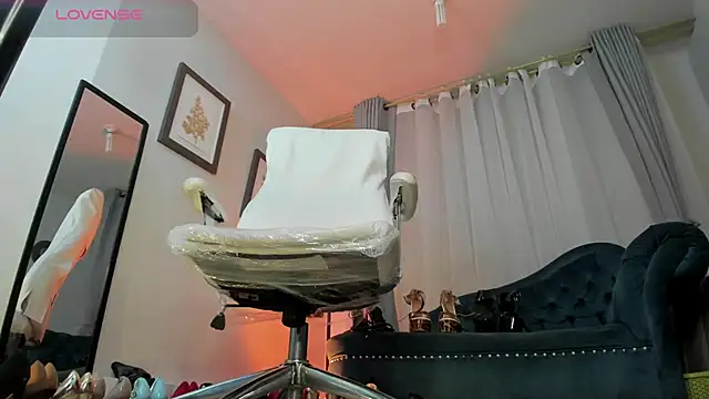Snapshot of Ashley_leon_ chatting on February 8, 2025, 1:22 pm Ashley leon online show from February 8, 2025, 1:22 pm