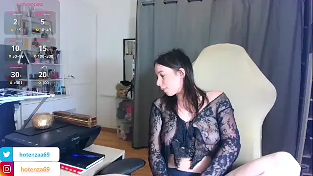 Snapshot of Hotenza69 chatting on November 11, 2025, 5:24 pm Hotenza69 online show from November 11, 2025, 5:24 pm