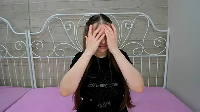 JuliaBusty online show from March 22, 2025, 2:25 pm