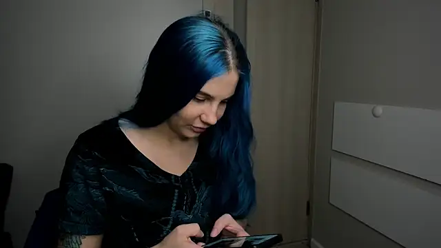 JuliaBusty online show from November 7, 2025, 3:45 pm