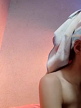 Snapshot of QueenSoreal chatting on February 16, 2025, 1:38 pm QueenSoreal online show from February 16, 2025, 1:38 pm