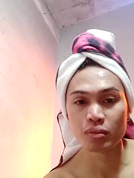 Snapshot of QueenSoreal chatting on February 21, 2025, 6:04 pm QueenSoreal online show from February 21, 2025, 6:04 pm