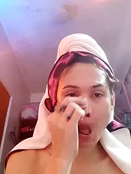 Snapshot of QueenSoreal chatting on March 12, 2025, 7:28 pm QueenSoreal online show from March 12, 2025, 7:28 pm