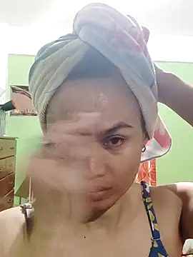 Snapshot of QueenSoreal chatting on September 18, 2025, 5:15 pm QueenSoreal online show from September 18, 2025, 5:15 pm