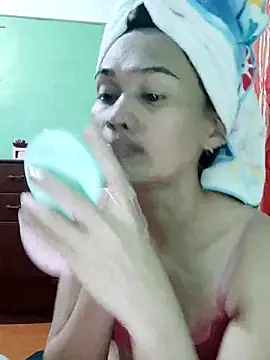 Snapshot of QueenSoreal chatting on September 21, 2025, 3:24 pm QueenSoreal online show from September 21, 2025, 3:24 pm