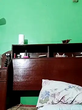 Snapshot of QueenSoreal chatting on September 27, 2025, 7:41 pm QueenSoreal online show from September 27, 2025, 7:41 pm