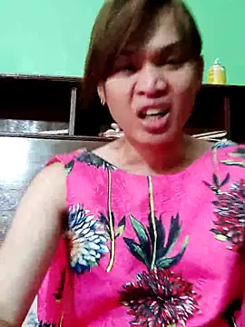 Snapshot of QueenSoreal chatting on October 4, 2025, 4:16 pm QueenSoreal online show from October 4, 2025, 4:16 pm